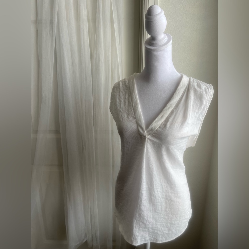 Vince Camuto Classic White Blouse